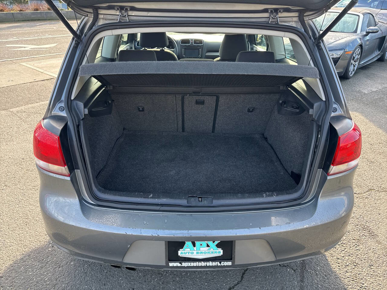 Used 2011 Volkswagen Golf 2-Door image 5