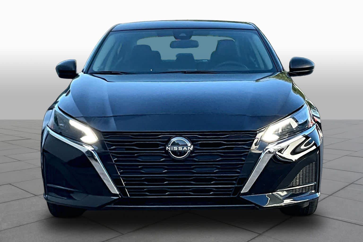 Used 2024 Nissan Altima 2.5 SV FWD image 4