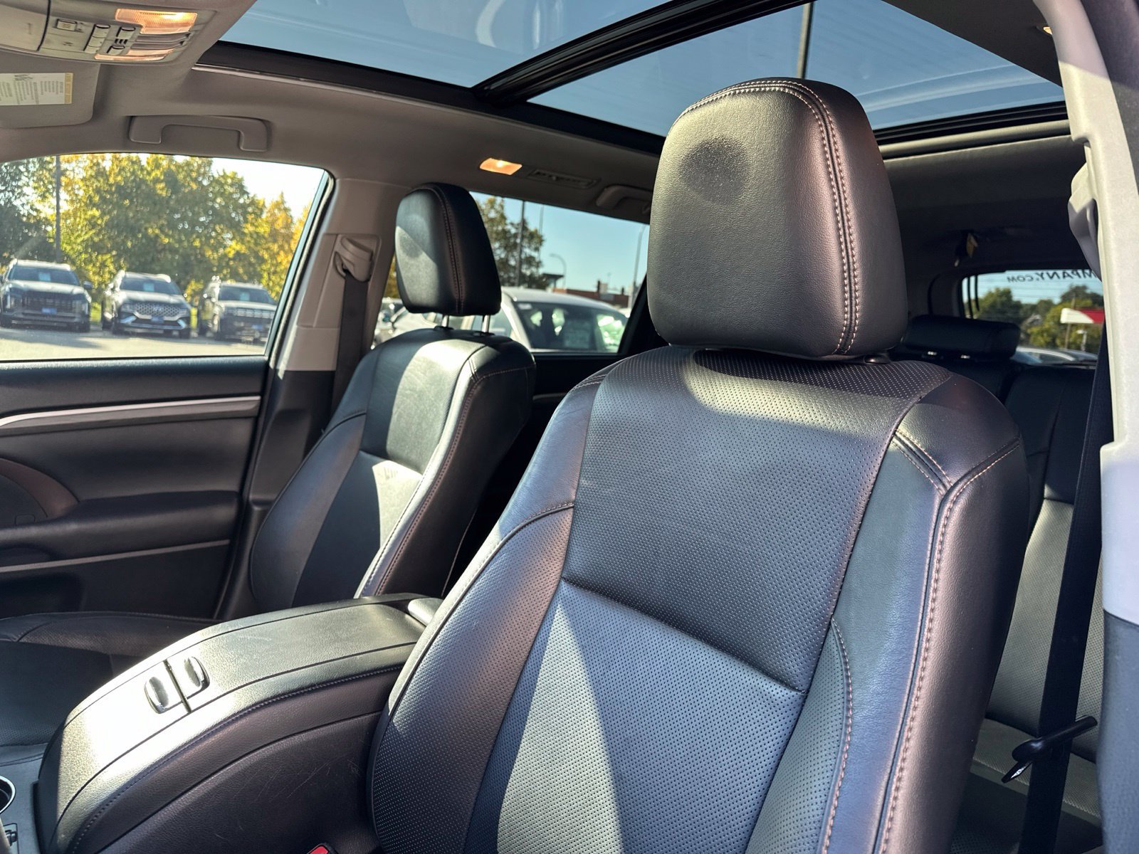 Used 2017 Toyota Highlander Limited Platinum FWD image 13