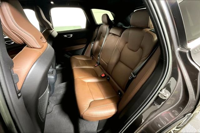 Used 2023 Volvo XC60 B5 Plus image 26