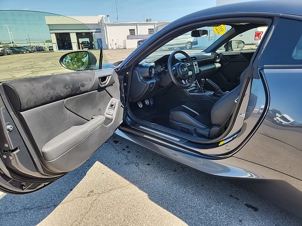 Used 2023 Toyota GR86 Premium w/ ALL Weather Mat Package (TMS) RWD image 10