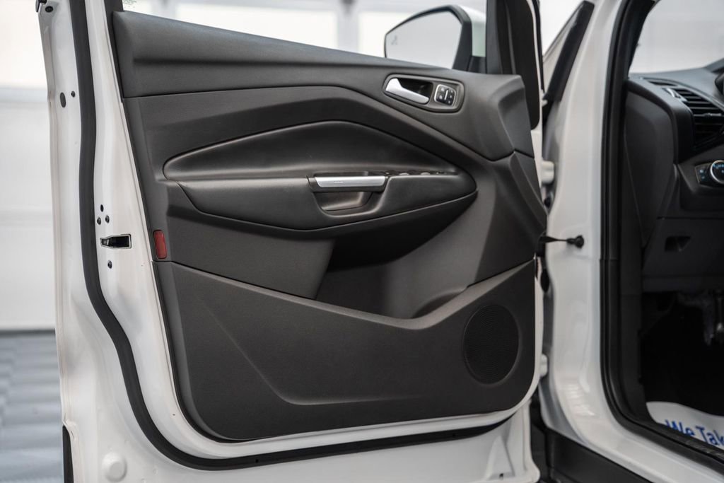 Used 2019 Ford Escape Titanium image 39