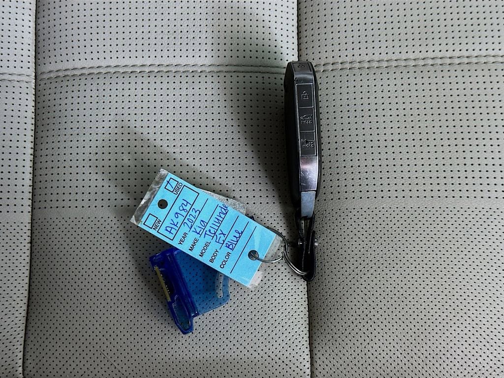 Used 2023 Kia Telluride EX w/ EX Captain's Chair Package image 37