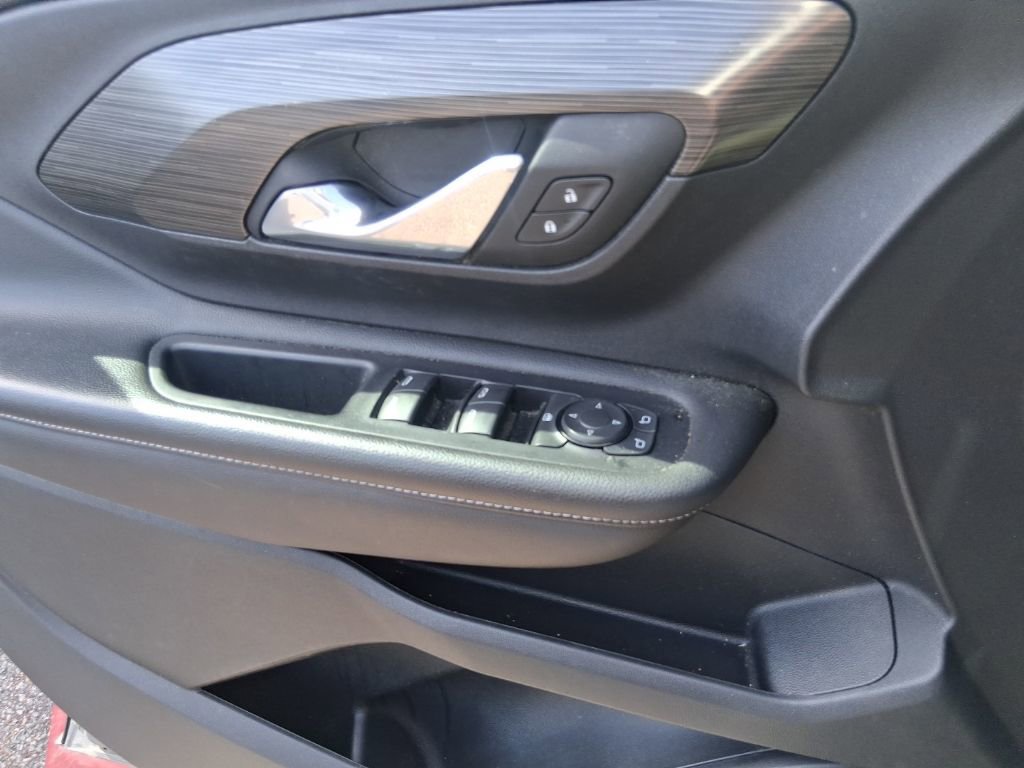 Used 2023 GMC Terrain SLE w/ Driver Convenience Package FWD image 13