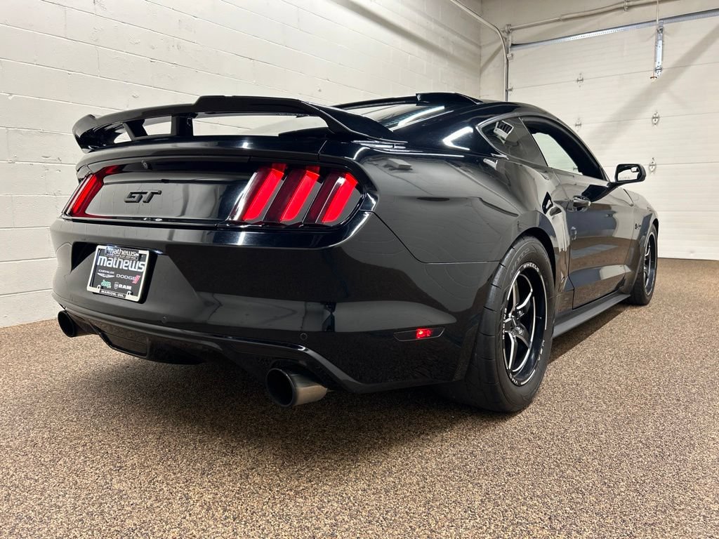 Used 2017 Ford Mustang GT w/ Black Accent Package RWD image 2
