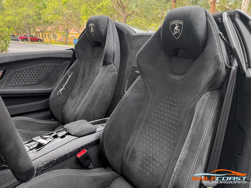 Used 2019 Lamborghini Huracan Performante AWD/4WD image 23