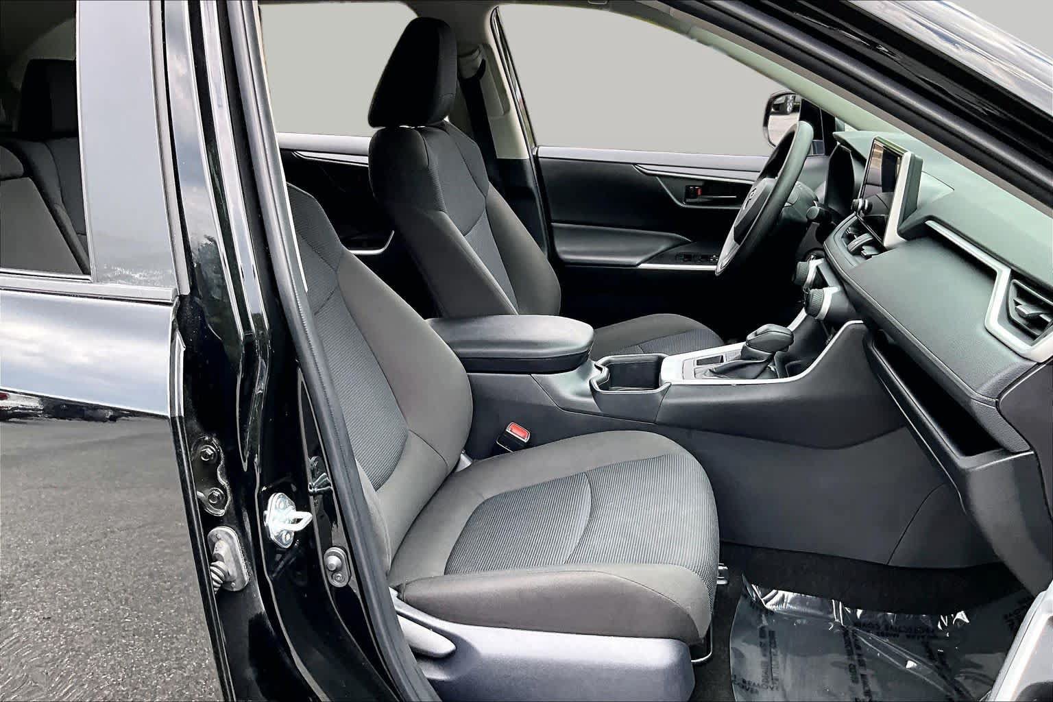 Used 2025 Toyota RAV4 LE AWD/4WD image 9
