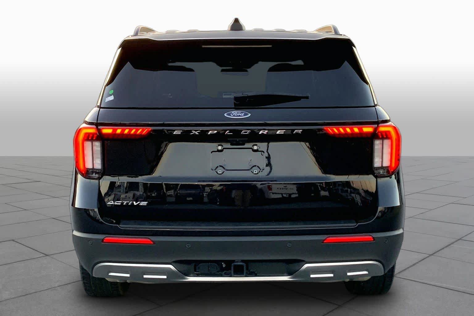Used 2025 Ford Explorer Active w/ Active Comfort Package RWD image 5