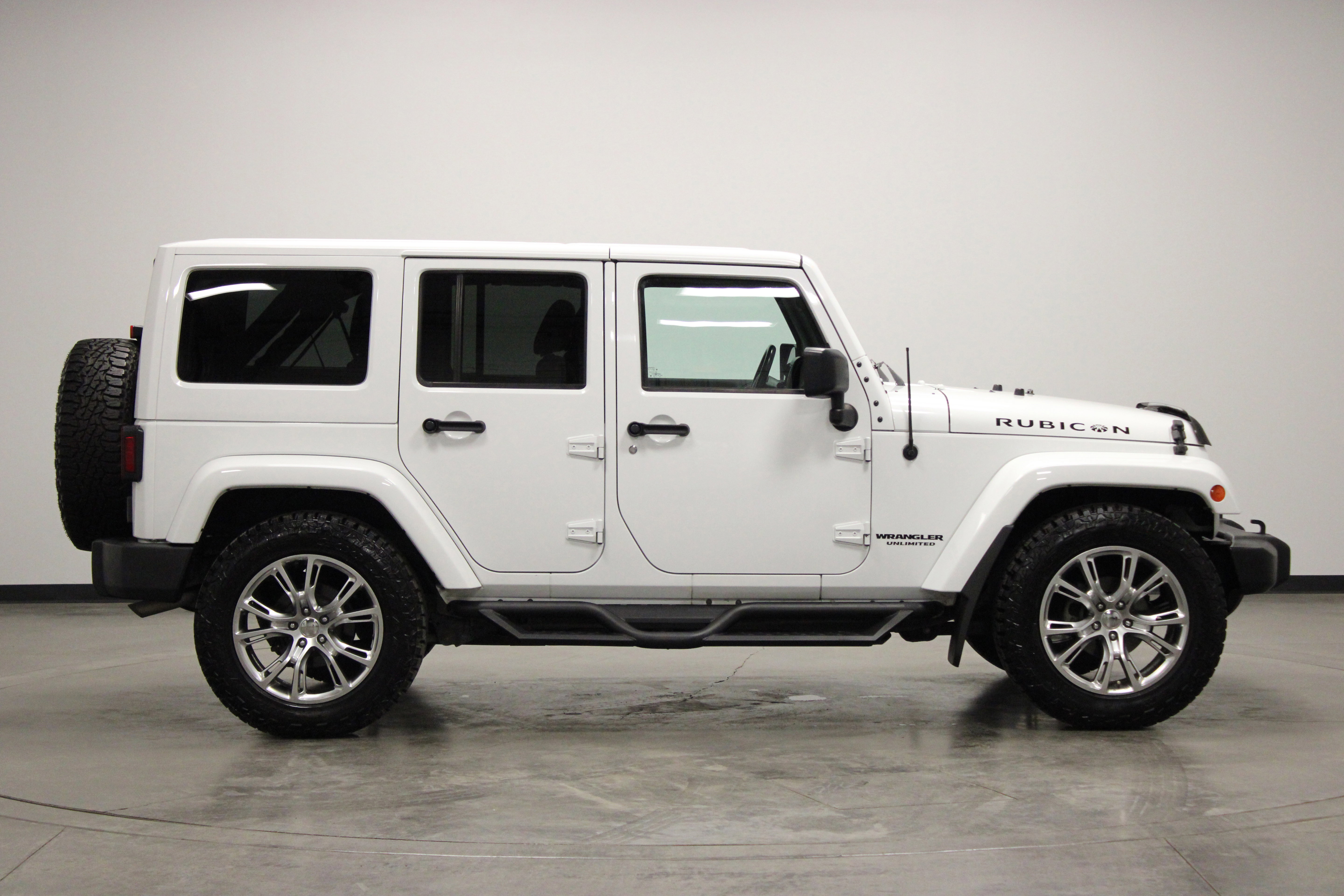Used 2016 Jeep Wrangler Unlimited Rubicon w/ Connectivity Group AWD/4WD image 9