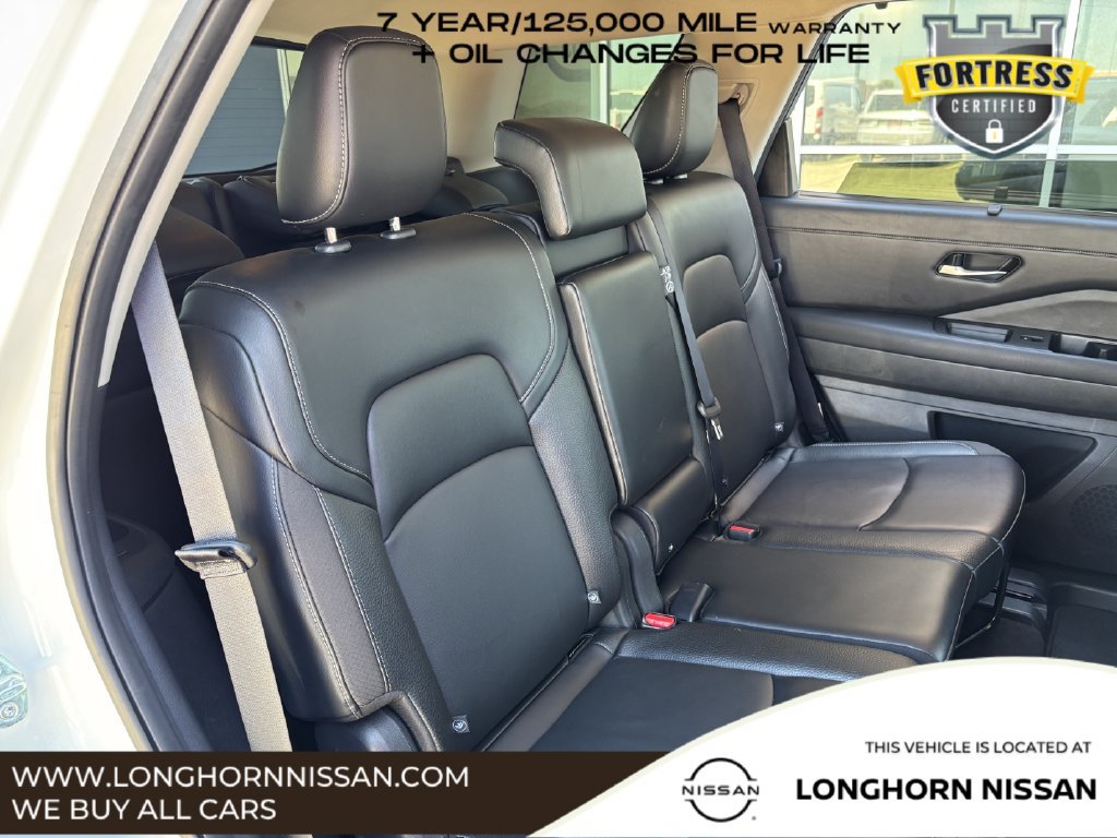 Used 2024 Nissan Pathfinder SL FWD image 23