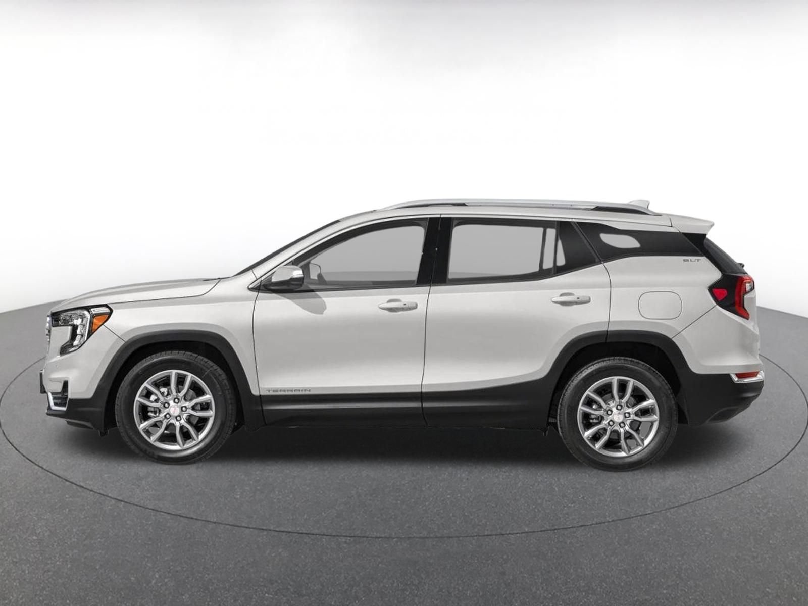 Used 2024 GMC Terrain SLT AWD/4WD image 3