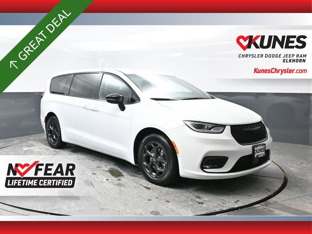 Used 2024 Chrysler Pacifica Select