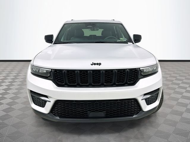 New 2025 Jeep Grand Cherokee Altitude image 2