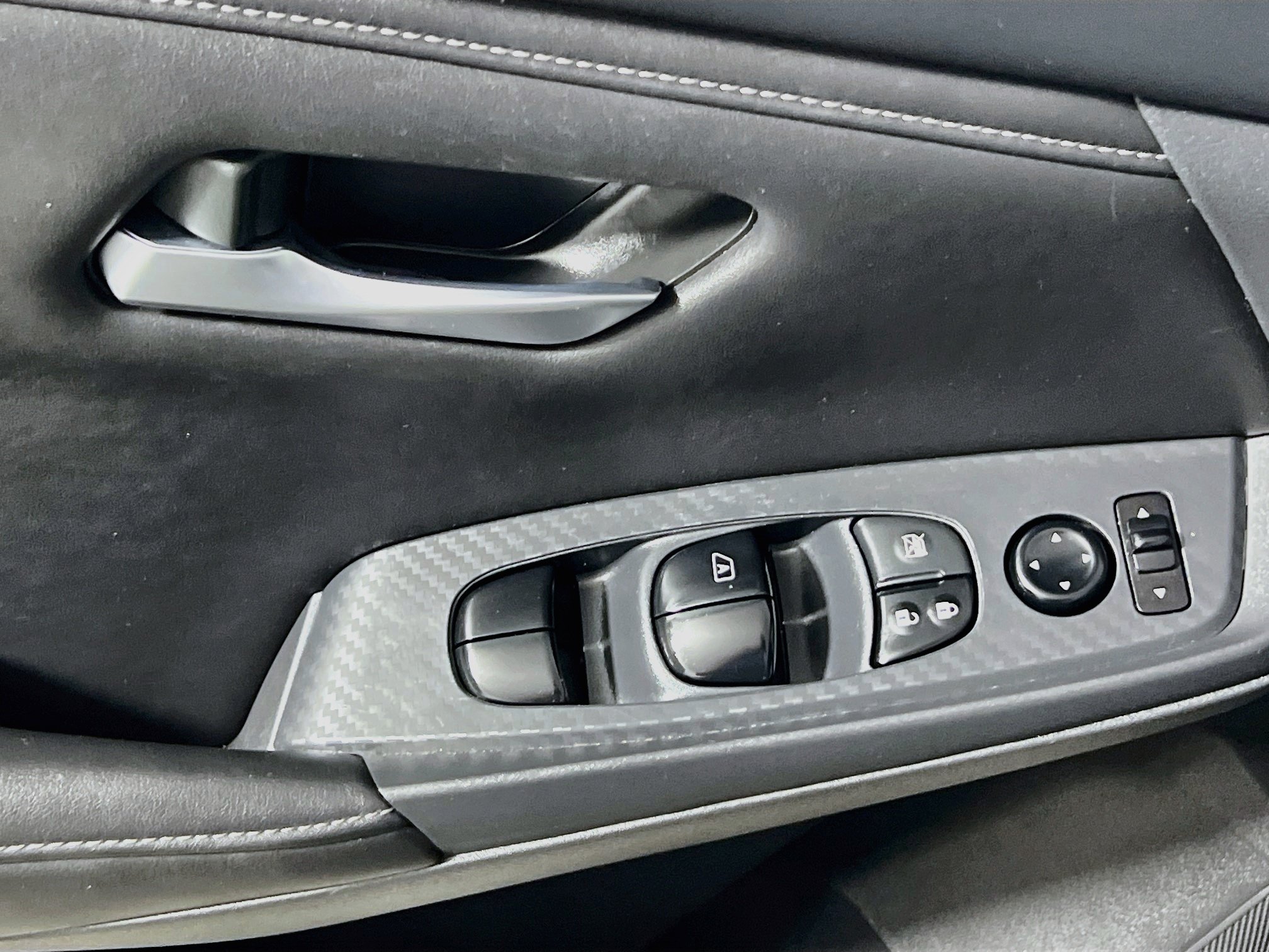 Used 2025 Nissan Sentra SV FWD image 17