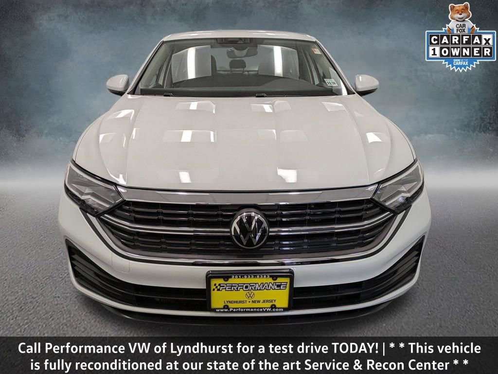 Used 2024 Volkswagen Jetta SE w/ Black Wheel Package image 2