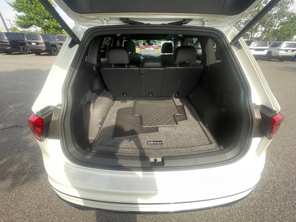 Used 2024 Volkswagen Tiguan SE R-Line AWD/4WD image 15