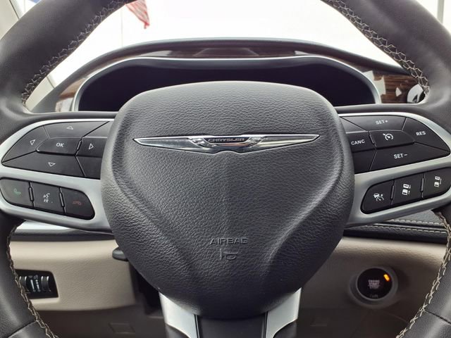 Used 2024 Chrysler Pacifica Limited FWD image 17