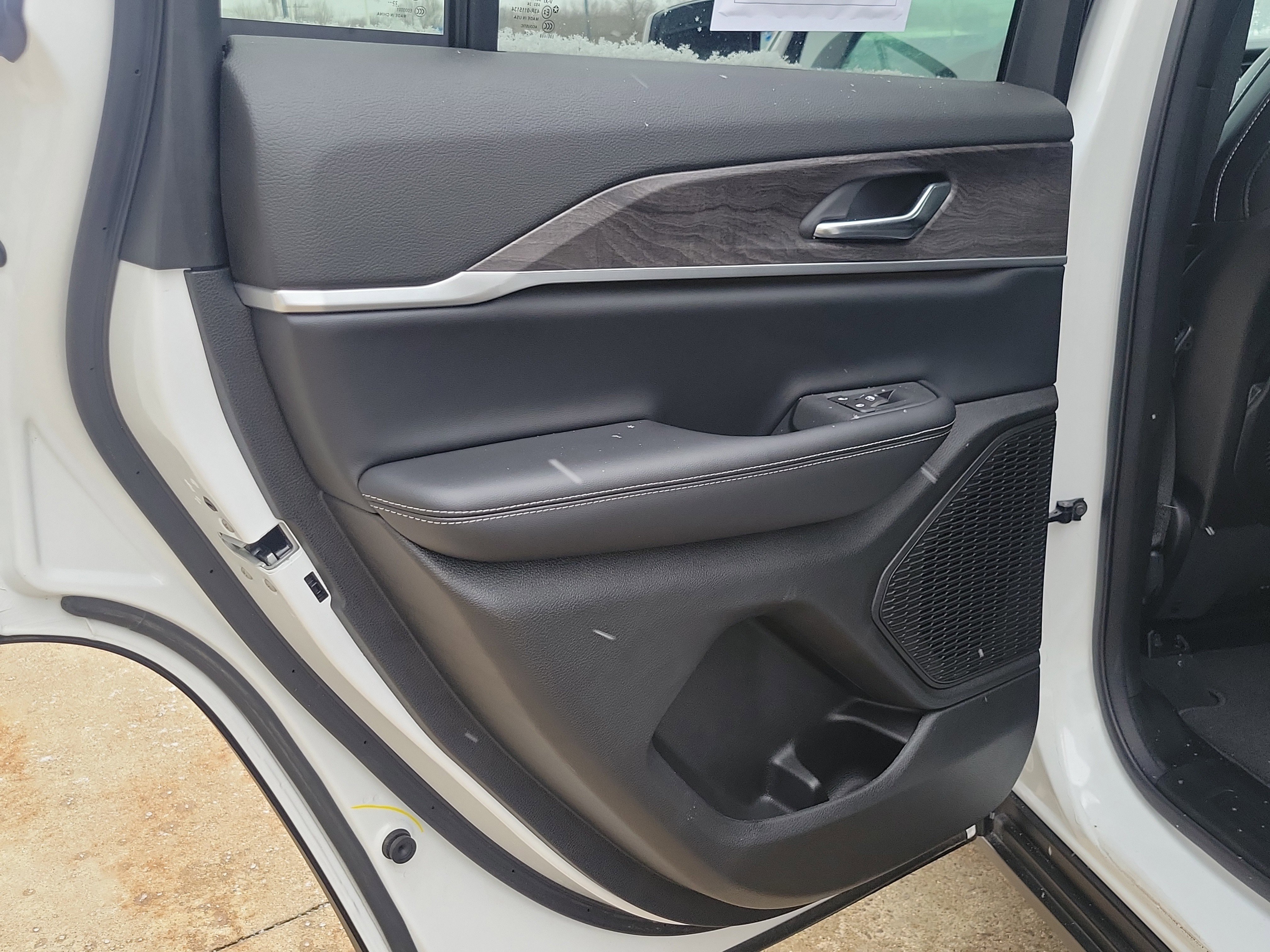 Used 2024 Jeep Grand Cherokee Limited image 19