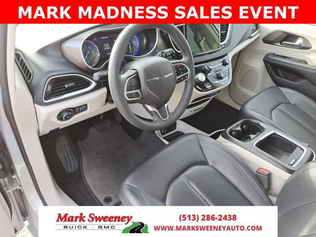 Used 2024 Chrysler Pacifica Touring-L image 13