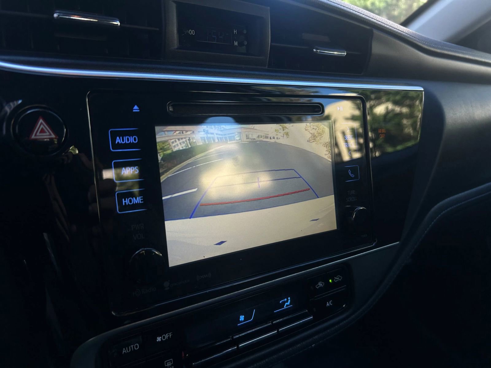 Used 2018 Toyota Corolla SE w/ SE Premium Package FWD image 38