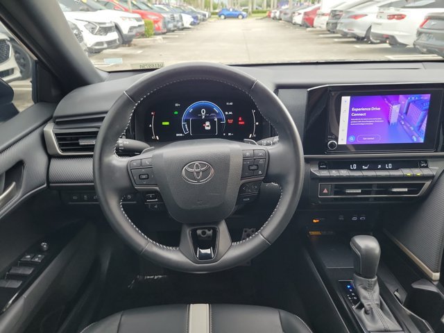 Used 2025 Toyota Camry SE FWD image 17