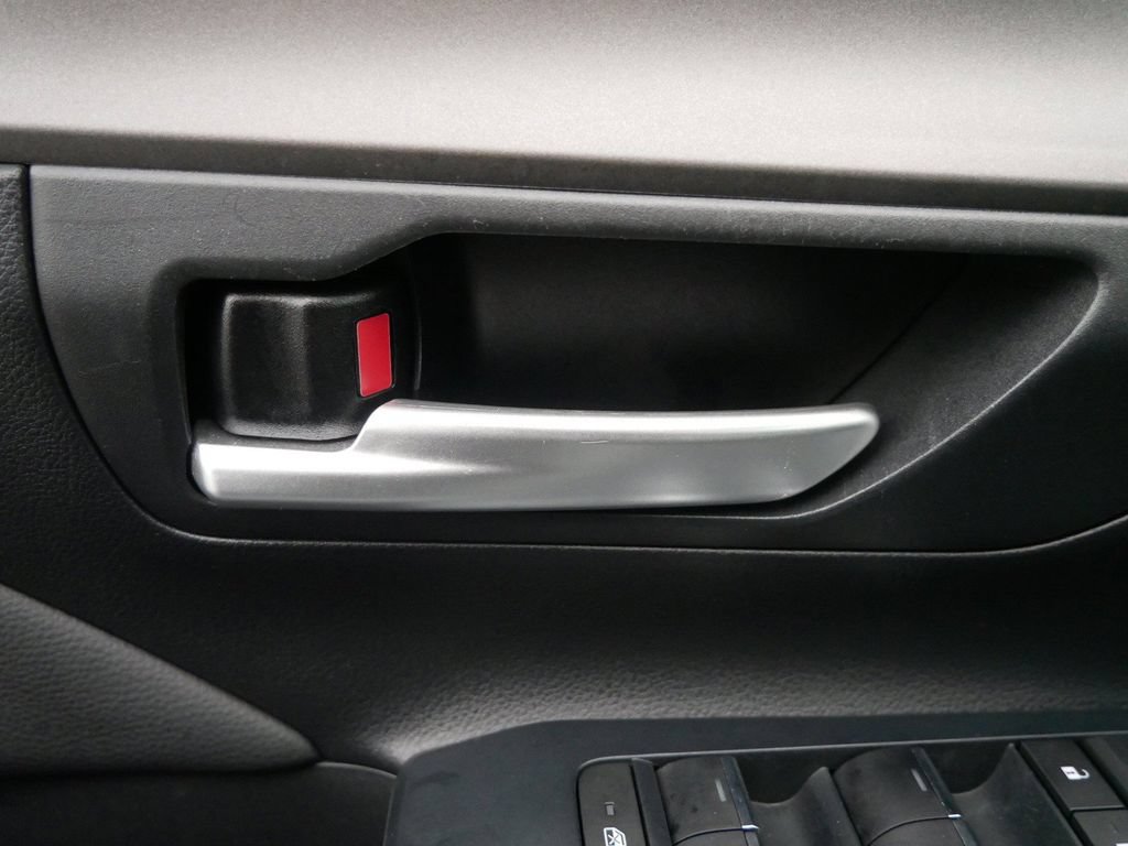 Used 2024 Toyota Grand Highlander AWD image 16