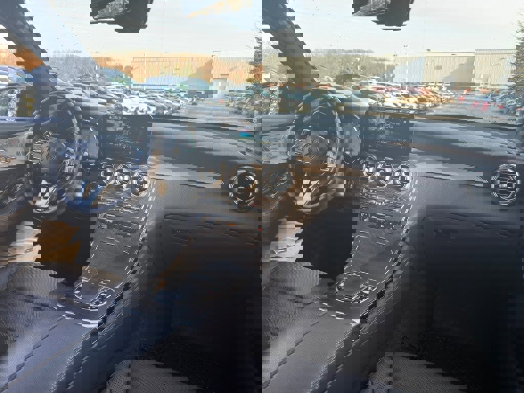 Used 2020 Mercedes-Benz GLC 300 4MATIC image 17