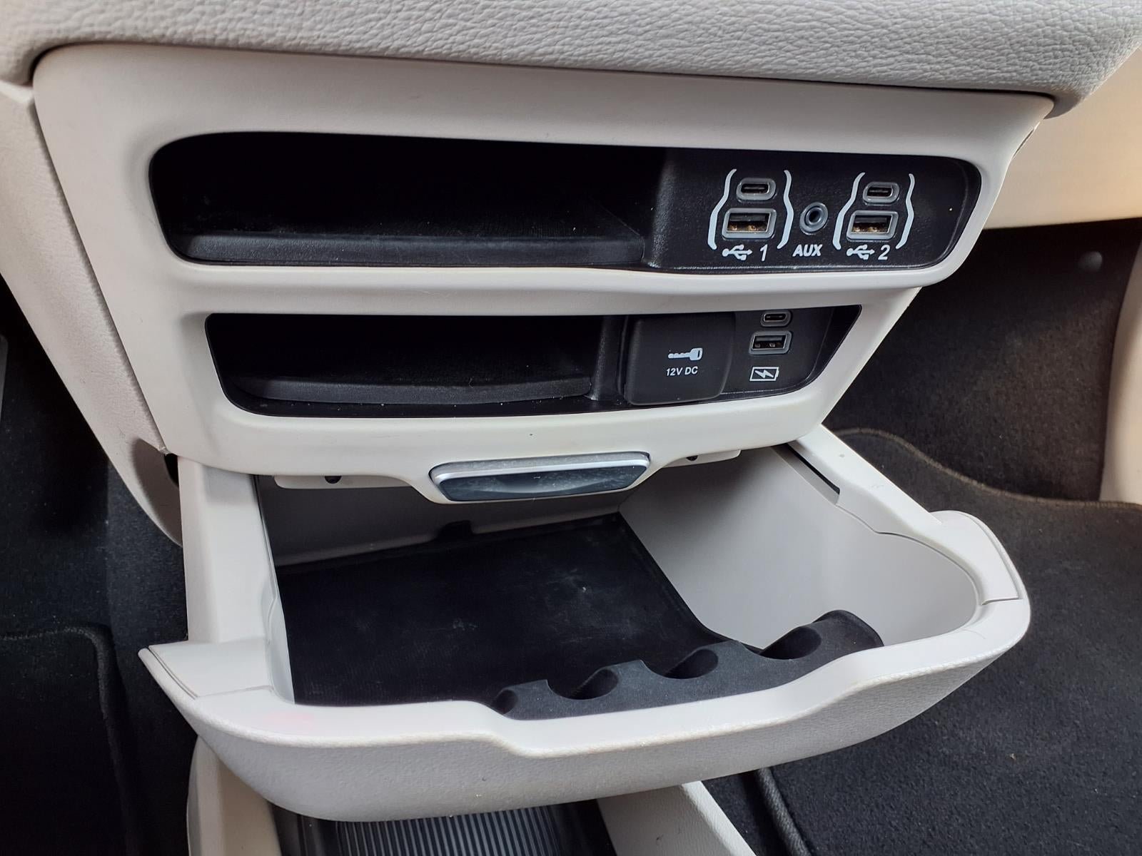 Certified 2022 Chrysler Pacifica Touring-L AWD/4WD image 10