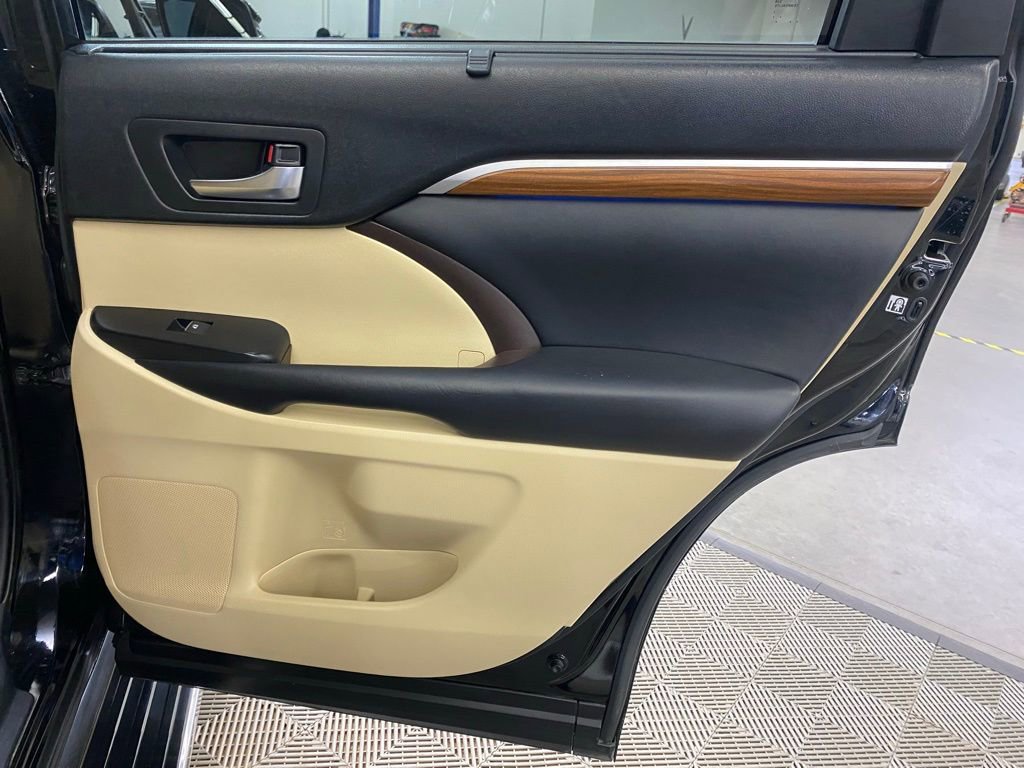 Used 2019 Toyota Highlander Limited Platinum image 13