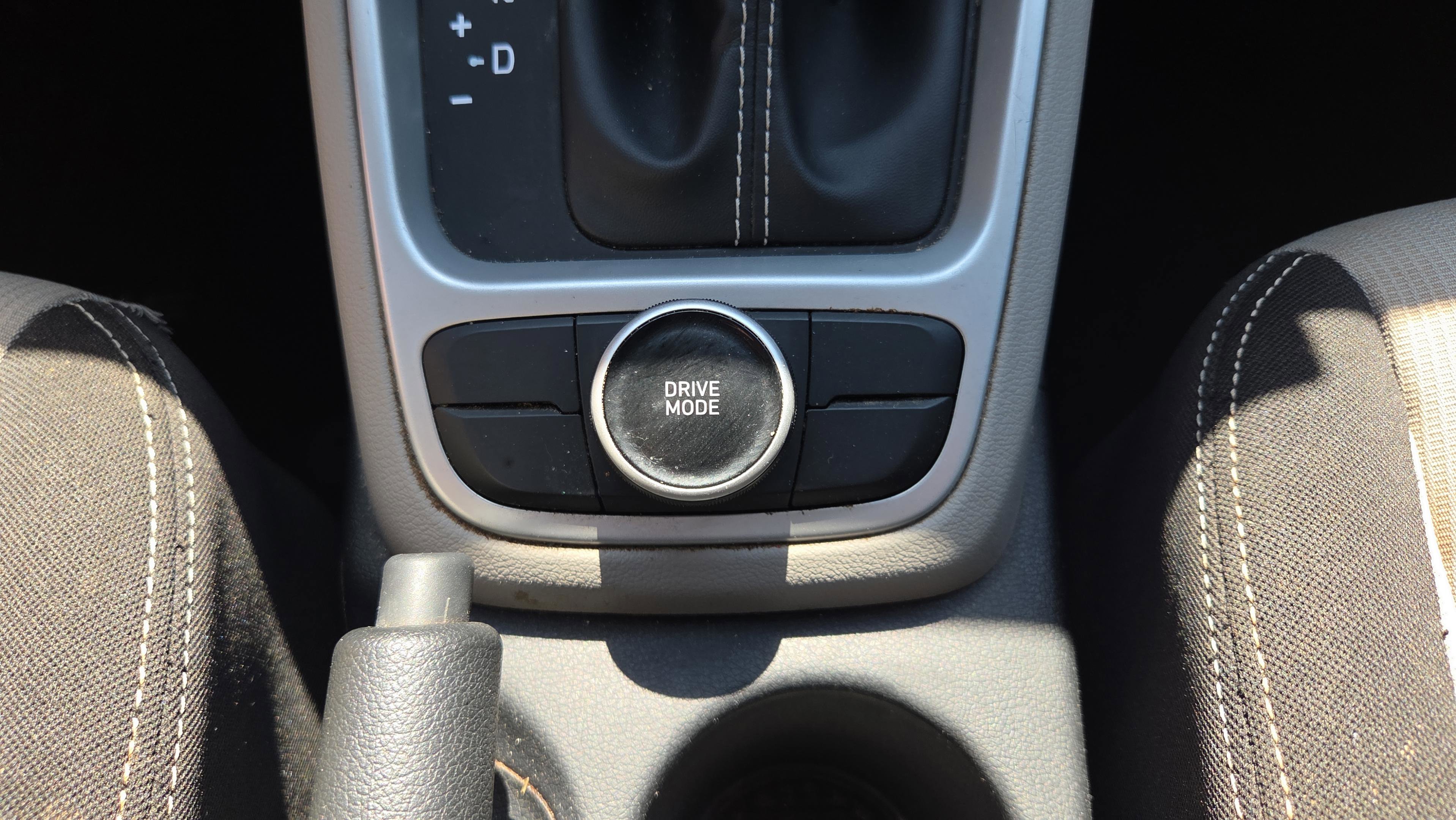 Used 2020 Hyundai Venue SEL image 24