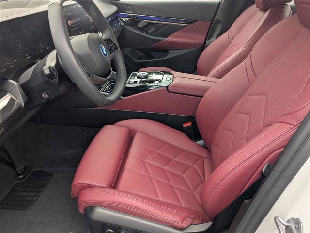 Used 2025 BMW i5 eDrive40i w/ Premium Package image 16