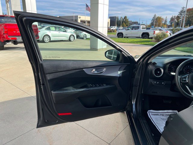 Used 2022 Kia Forte LXS w/ LXS Technology Package FWD image 28