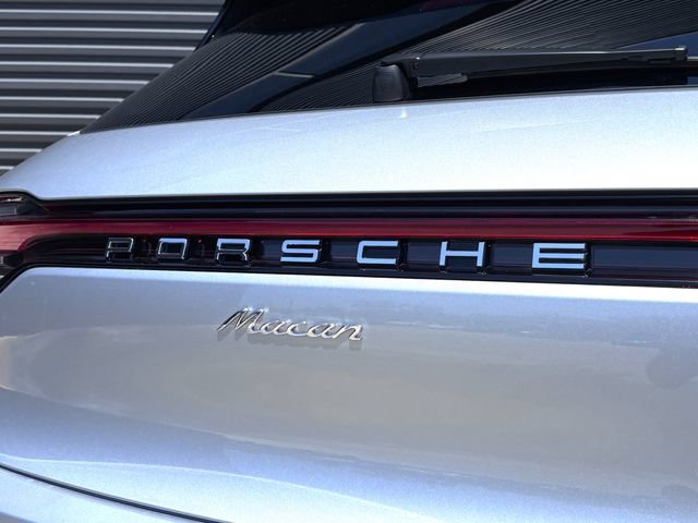 Certified 2026 Porsche Macan AWD/4WD image 27