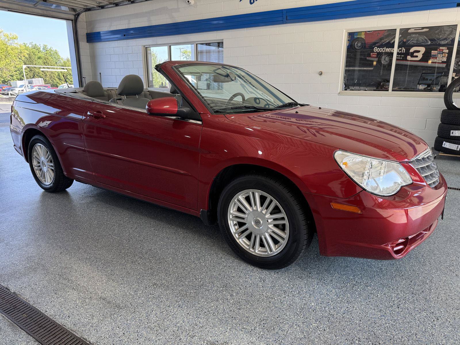 Used 2008 Chrysler Sebring Touring w/ Electronics Convenience Group FWD image 19