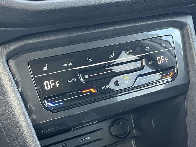 Used 2024 Volkswagen Tiguan SE image 32