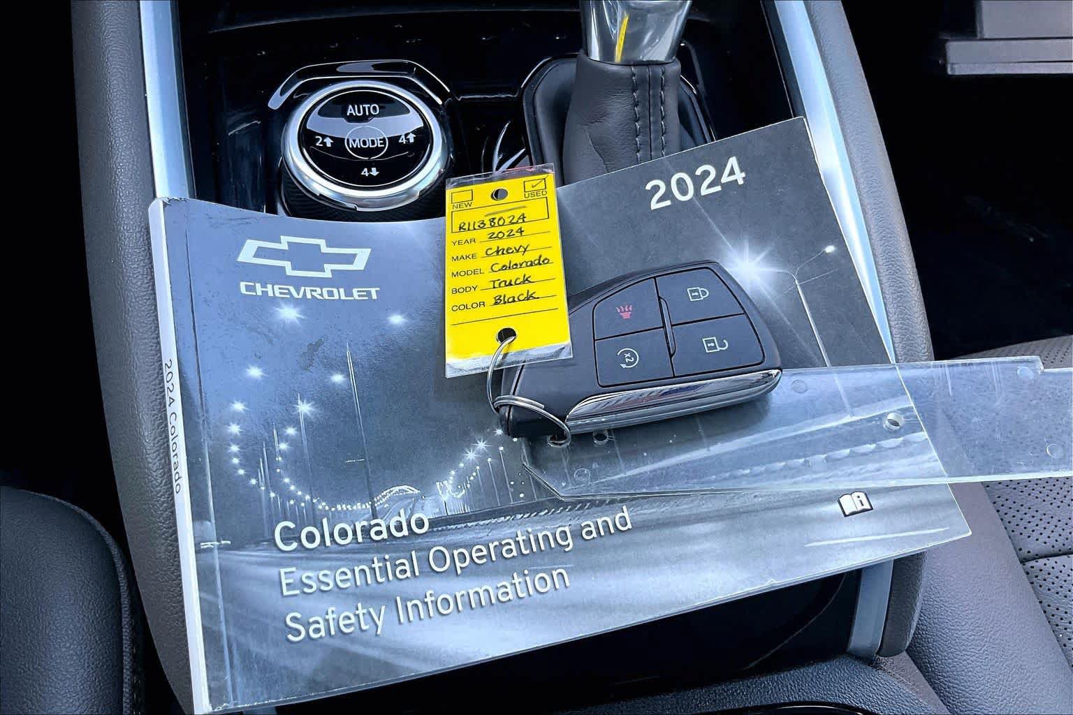 Used 2024 Chevrolet Colorado ZR2 w/ ZR2 Convenience Package III AWD/4WD image 15