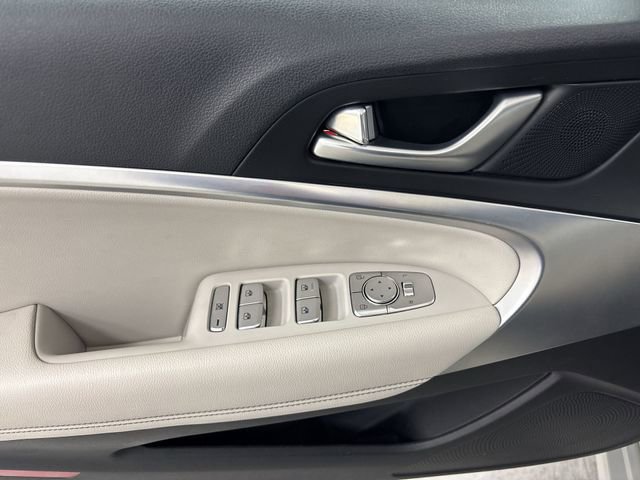 Used 2024 Genesis G70 2.5T image 5