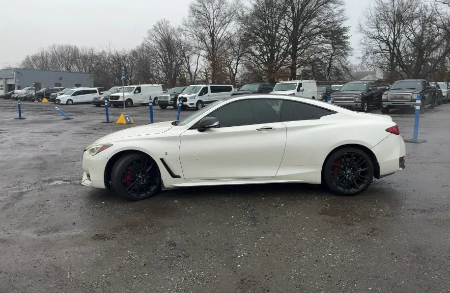 Used 2017 INFINITI Q60 Red Sport 400 image 2