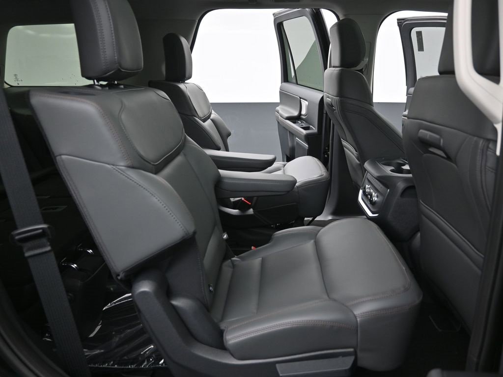 New 2025 Ford Expedition Active image 10