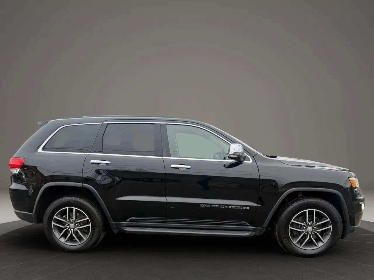 Used 2018 Jeep Grand Cherokee Limited w/ Trailer Tow Group IV image 4