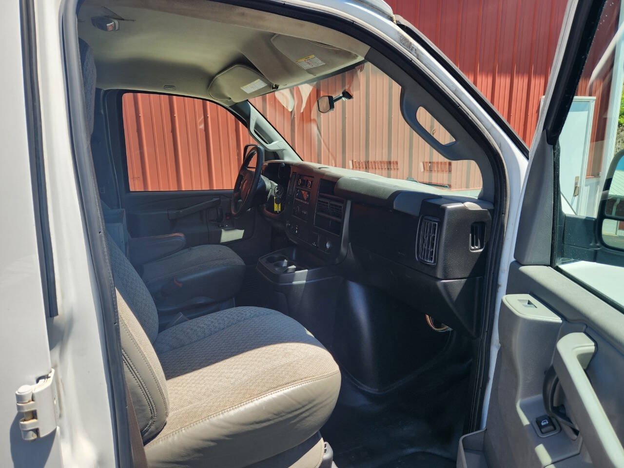 Used 2017 GMC Savana 2500 RWD image 14