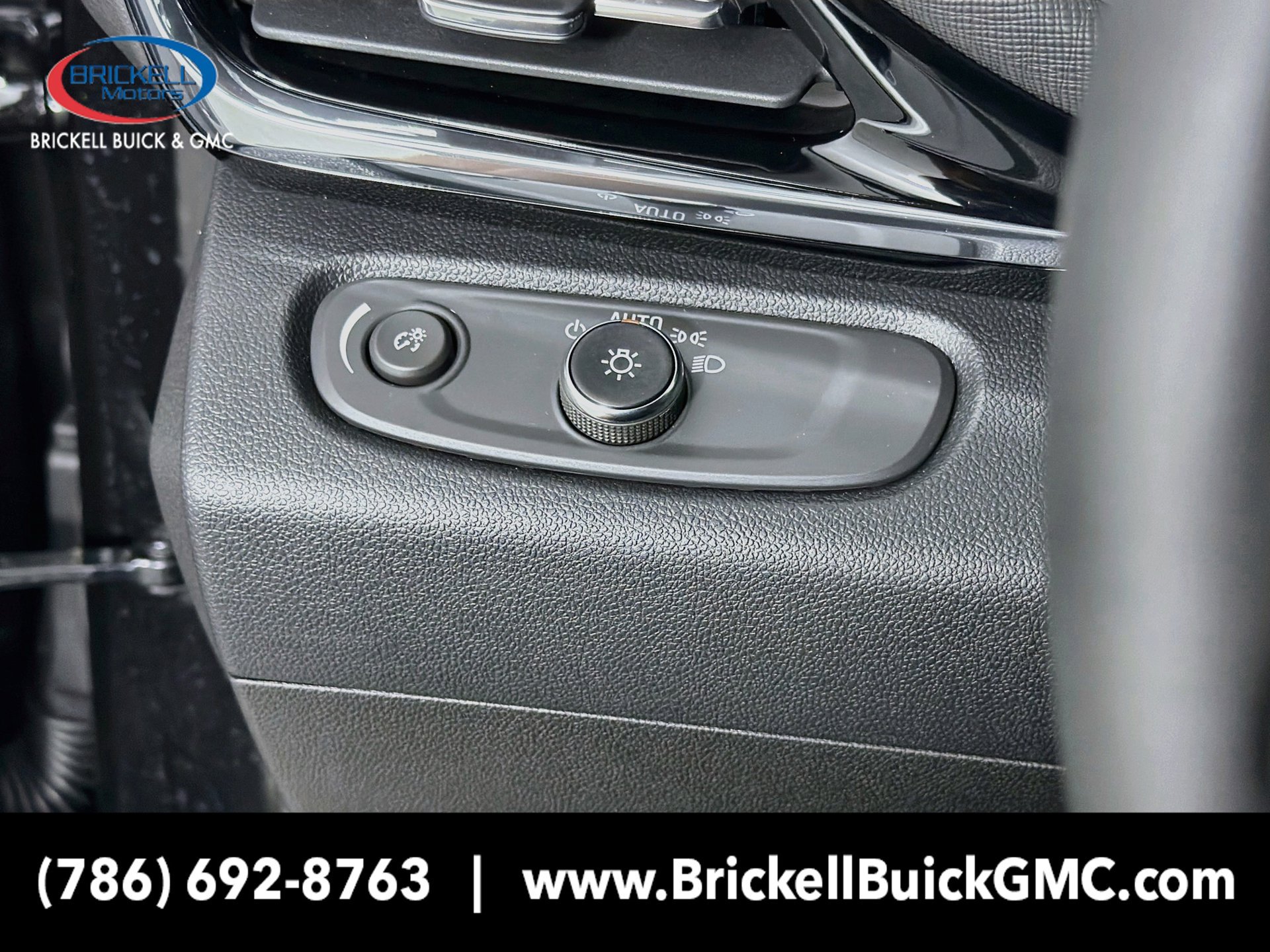 Used 2025 Buick Envista Sport Touring w/ Convenience I Package FWD image 35
