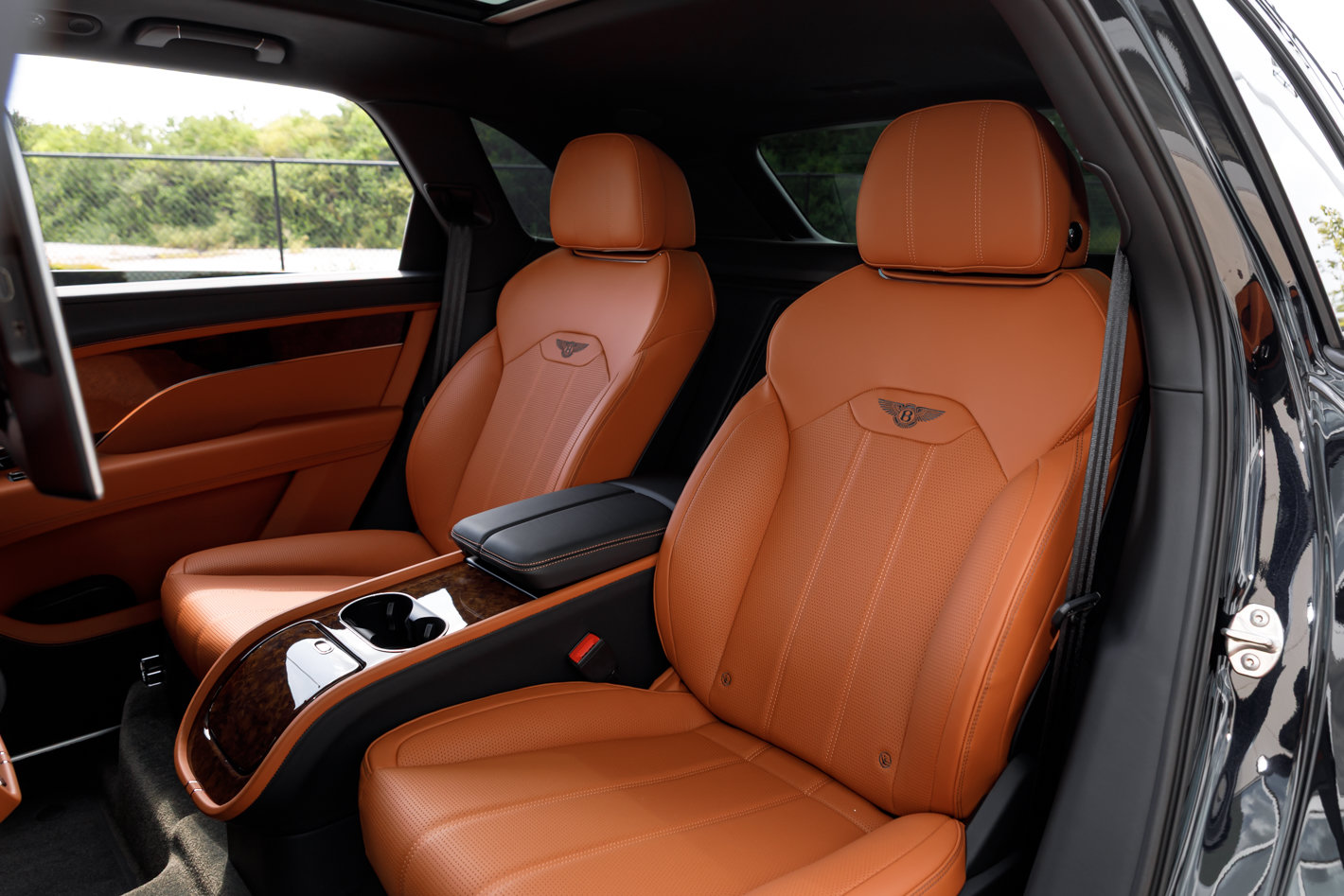 Certified 2023 Bentley Bentayga Extended Wheelbase AWD/4WD image 48