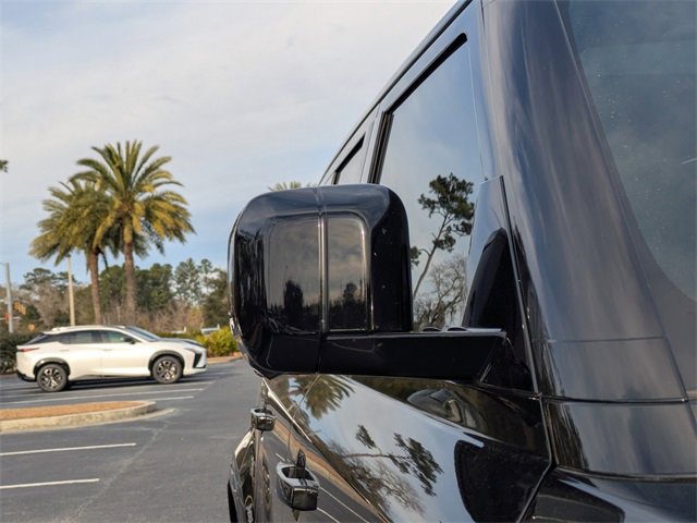 Used 2024 Land Rover Defender 110 X-Dynamic SE image 13