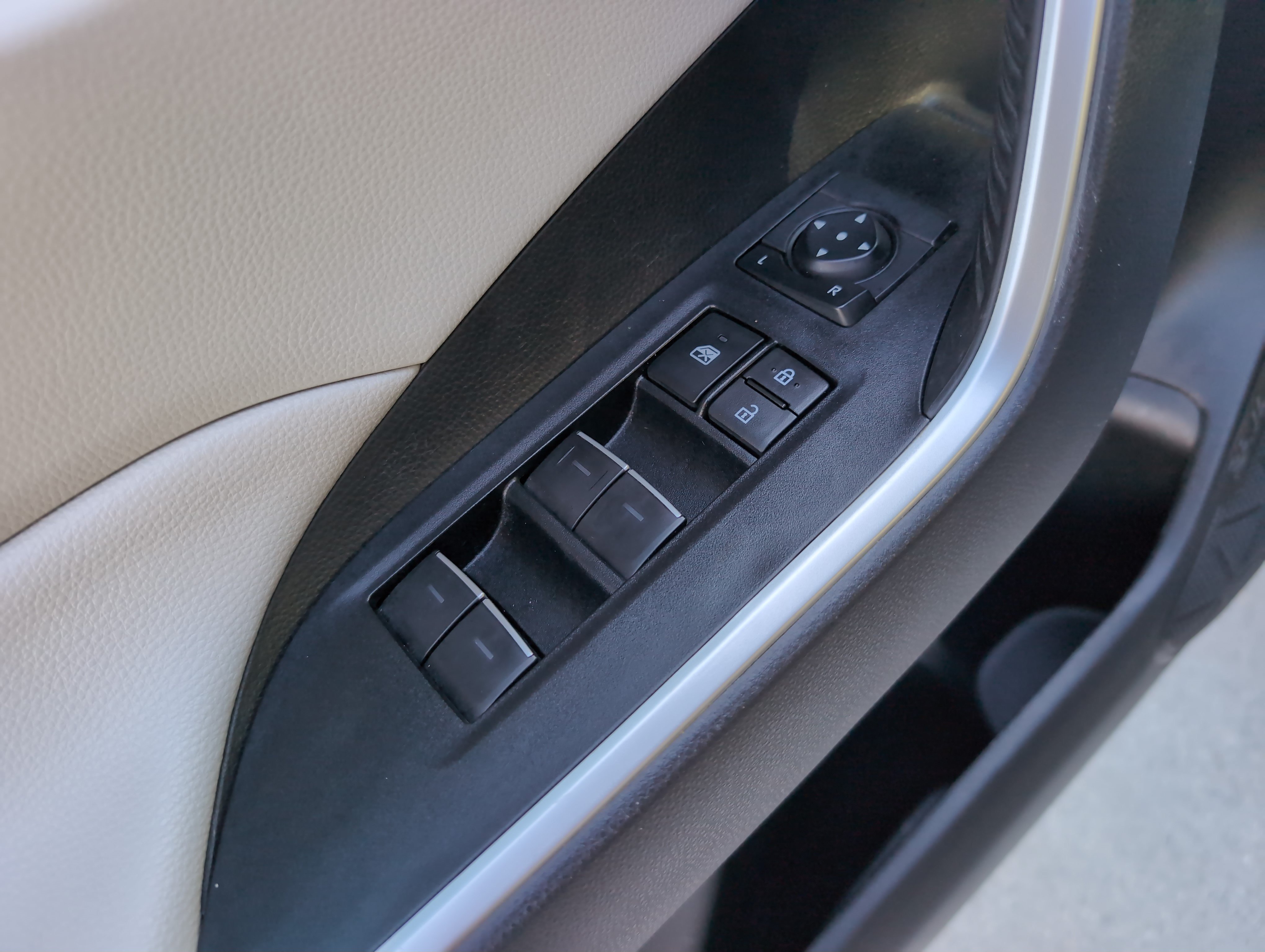 Certified 2022 Toyota RAV4 XLE Premium FWD image 15