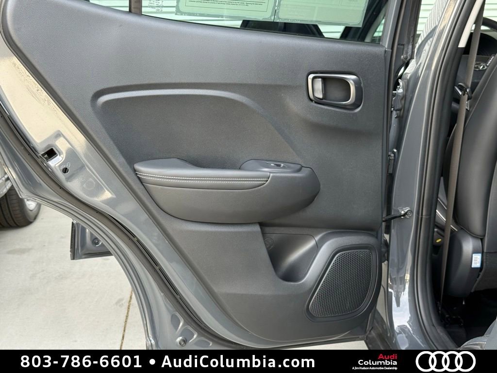 Used 2024 Hyundai Venue Limited image 21