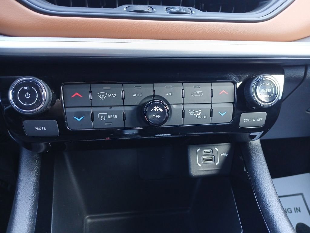 Used 2024 Jeep Compass Limited AWD/4WD image 14