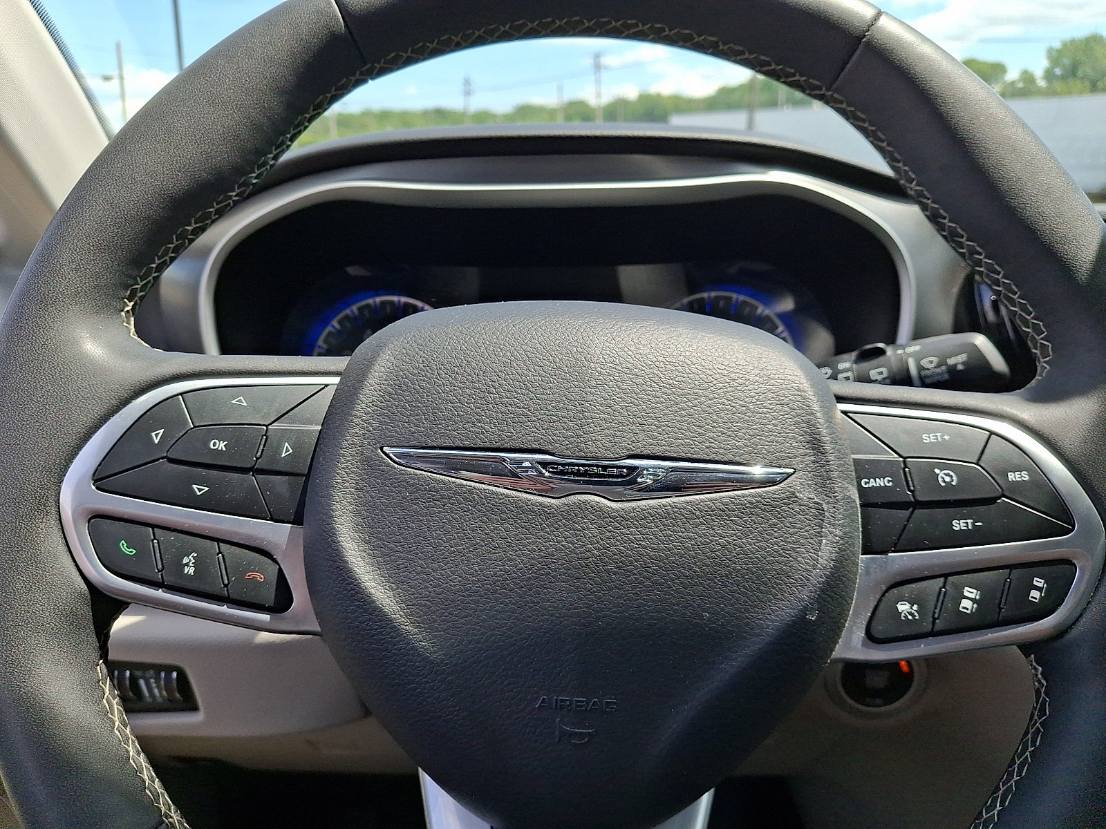 Used 2024 Chrysler Pacifica Touring-L FWD image 17