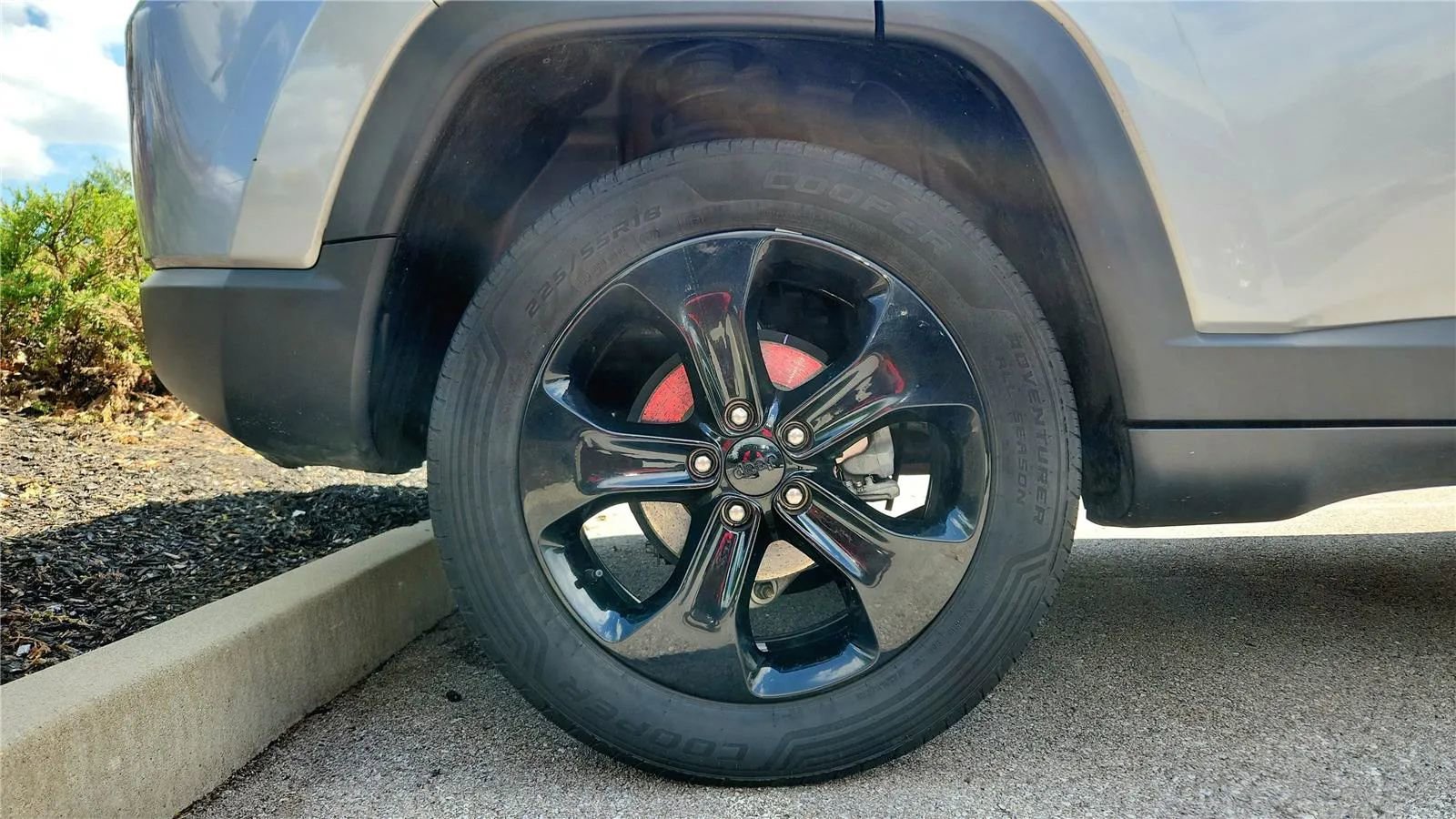 Used 2018 Jeep Compass Latitude AWD/4WD image 19