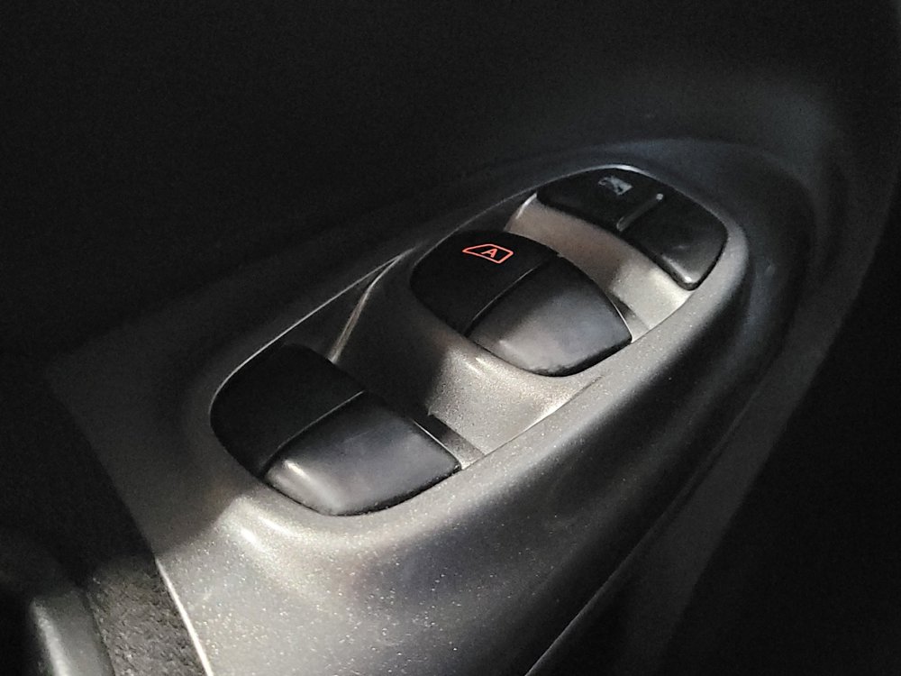 Used 2016 Nissan Juke S image 27